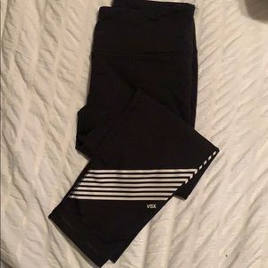 Victoria Secret cropped leggings in black
